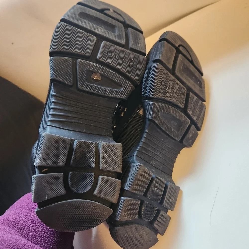 Gucci Flashtrek sneakers size 8 in EUC